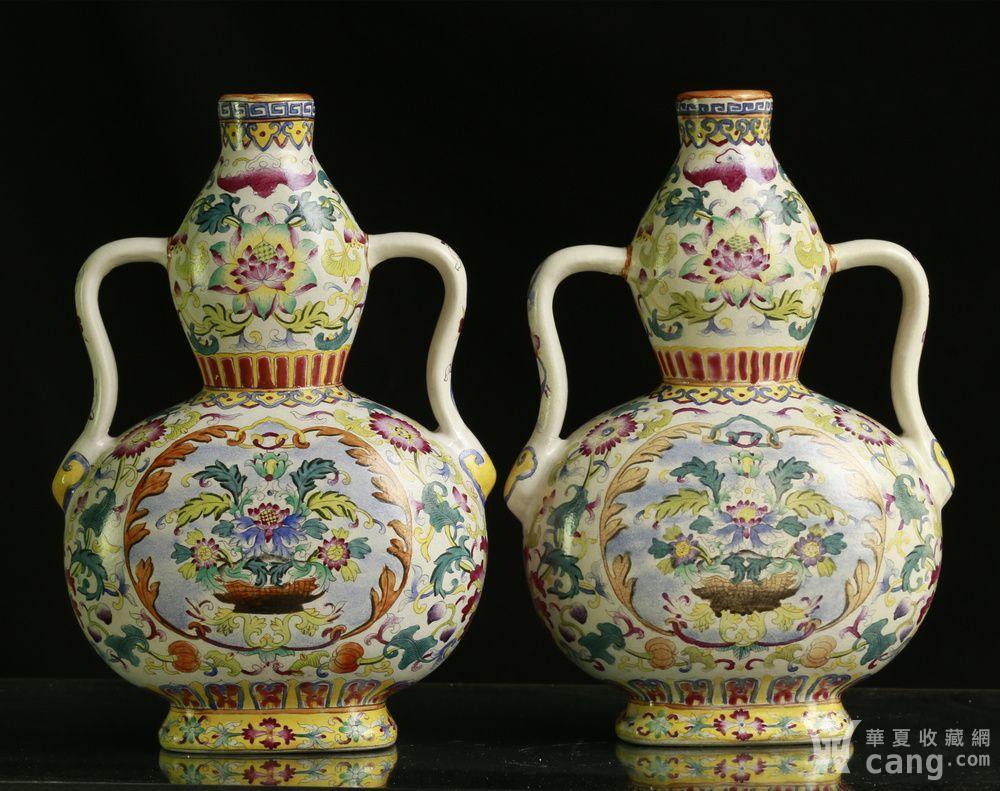 仿古工艺品 瓷器 清乾隆 官窑 橘皮纹釉 粉彩抱月葫芦瓶一对 清乾隆