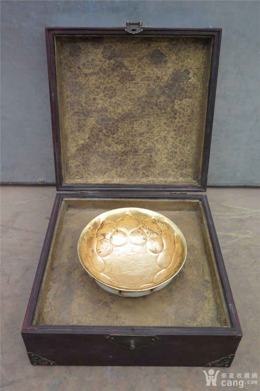 青花鎏金镶玉碗