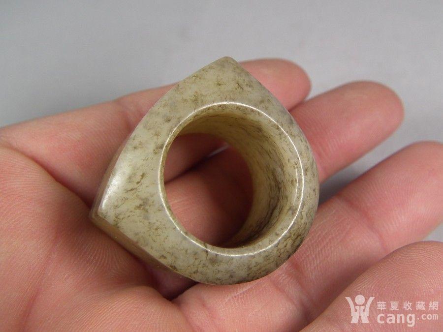 明代和田白玉带黑沁大宽边鞍马玉扳指