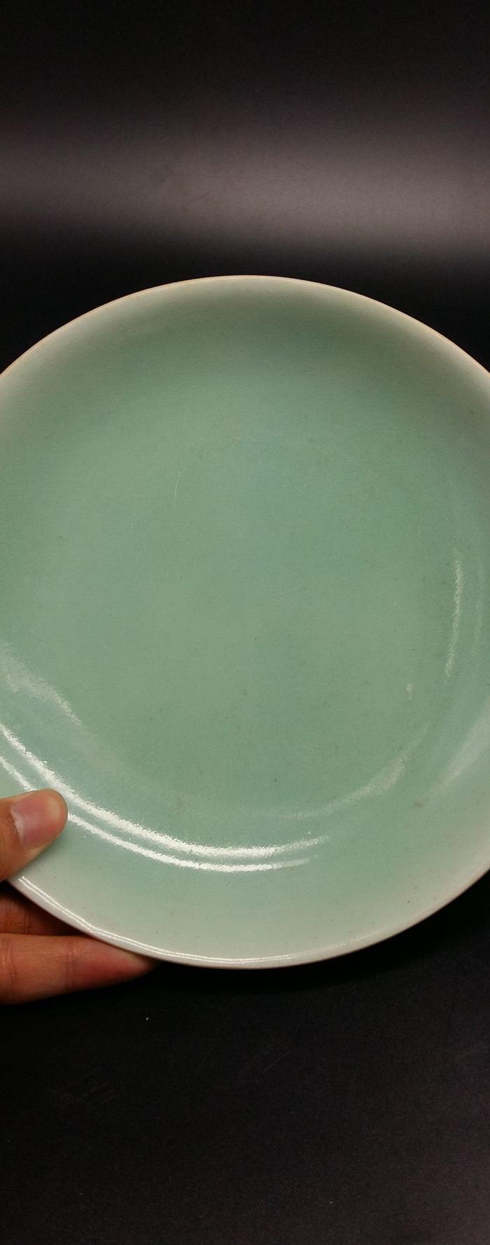 大清道光年制篆书款豆青釉盘子