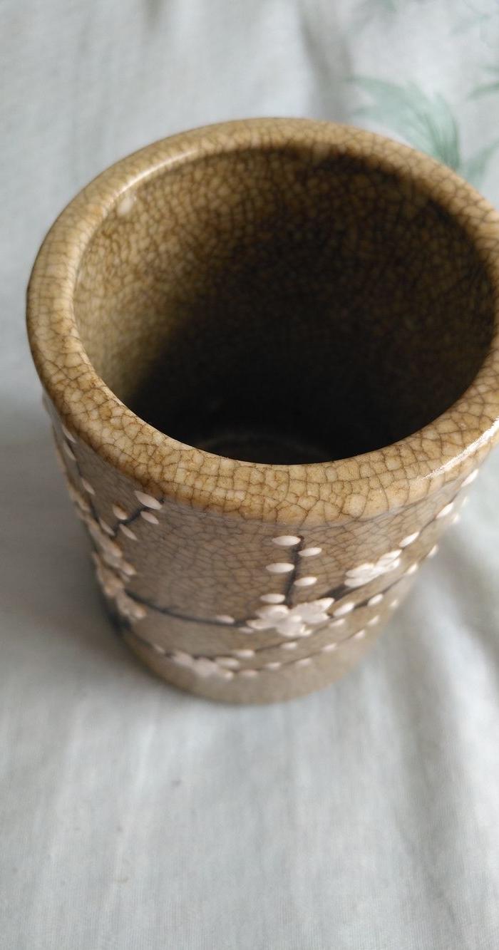 小开片白梅花珍珠笔筒