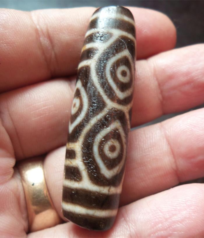 老六眼龙眼天珠