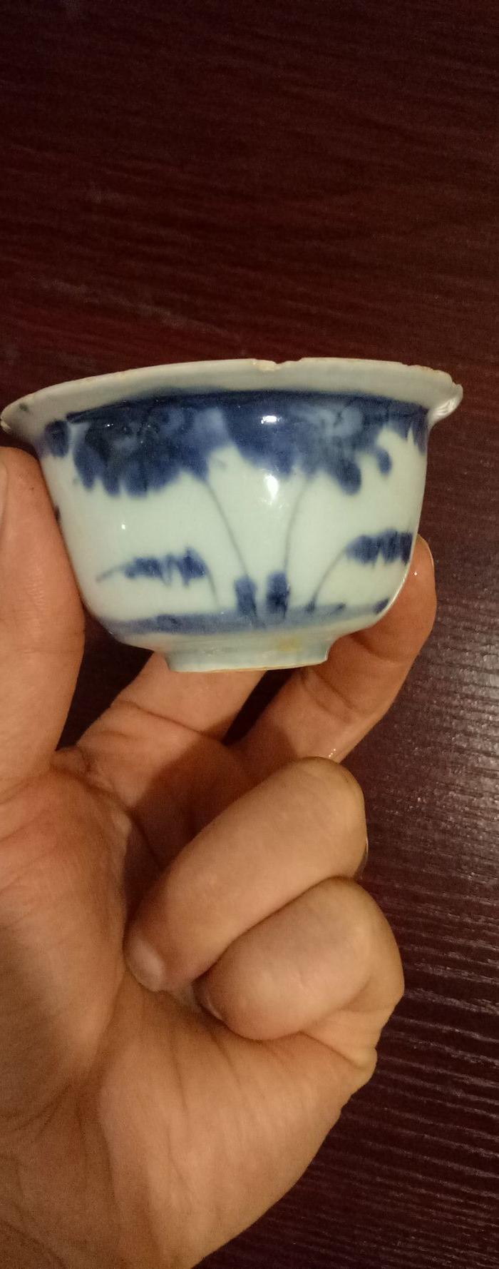            描述:明代青花小酒杯