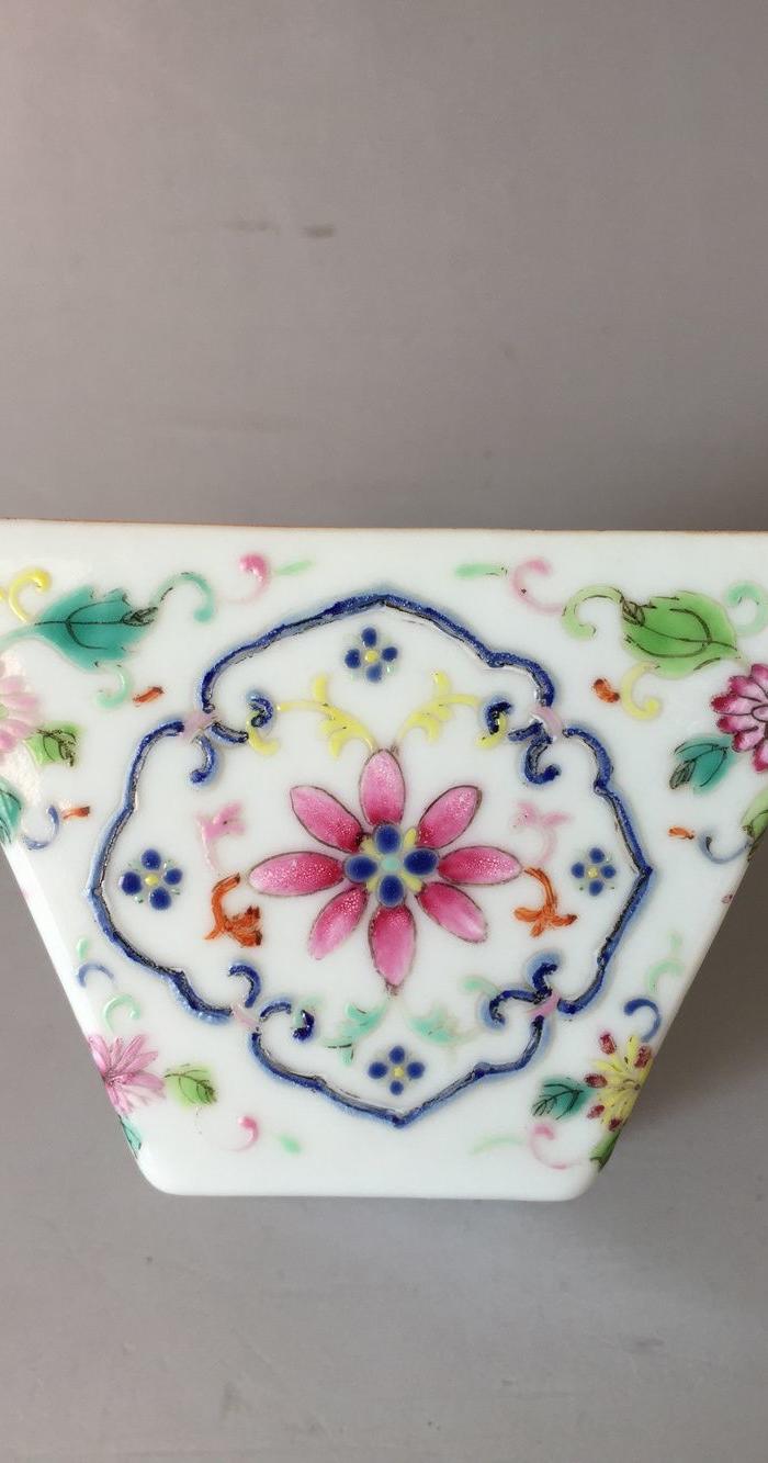 清中期粉彩方斗杯