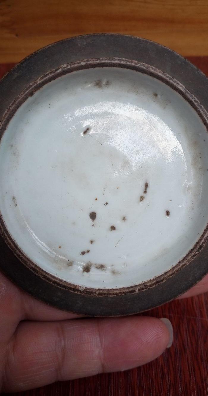 年代:清晚期 艺术类别:釉里红 表现形式:罐 品相:全品 内容:植物花卉