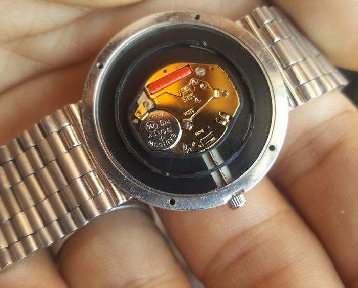 伯爵男款石英表,全钢,搭载瑞士朗达4钻机芯