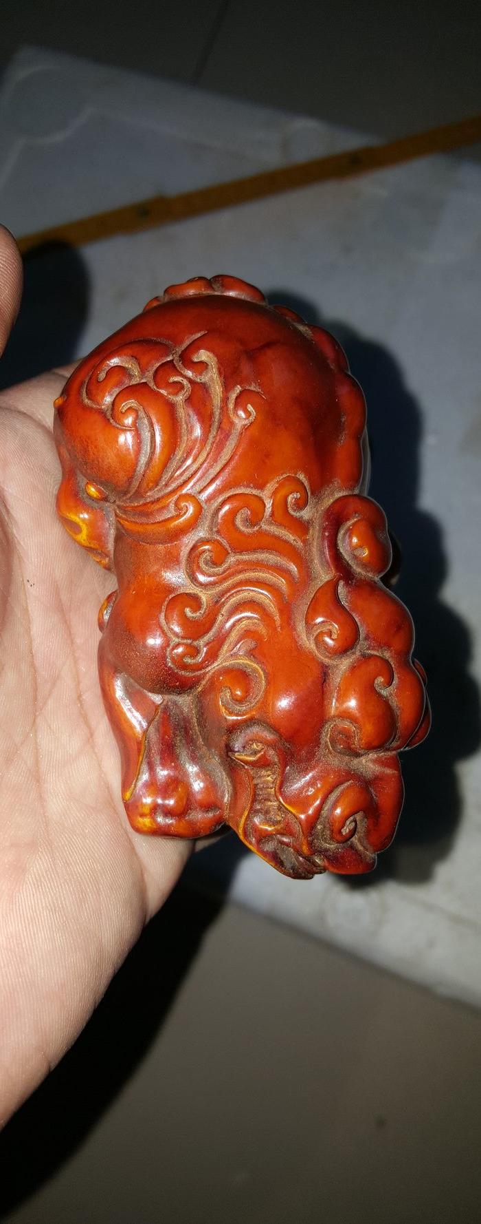 下乡收到雕工精细的老蜜蜡瑞兽把件