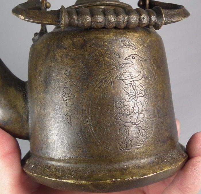 清代老黄铜康熙六年满工团寿花卉回头鹦鹉提梁茶壶