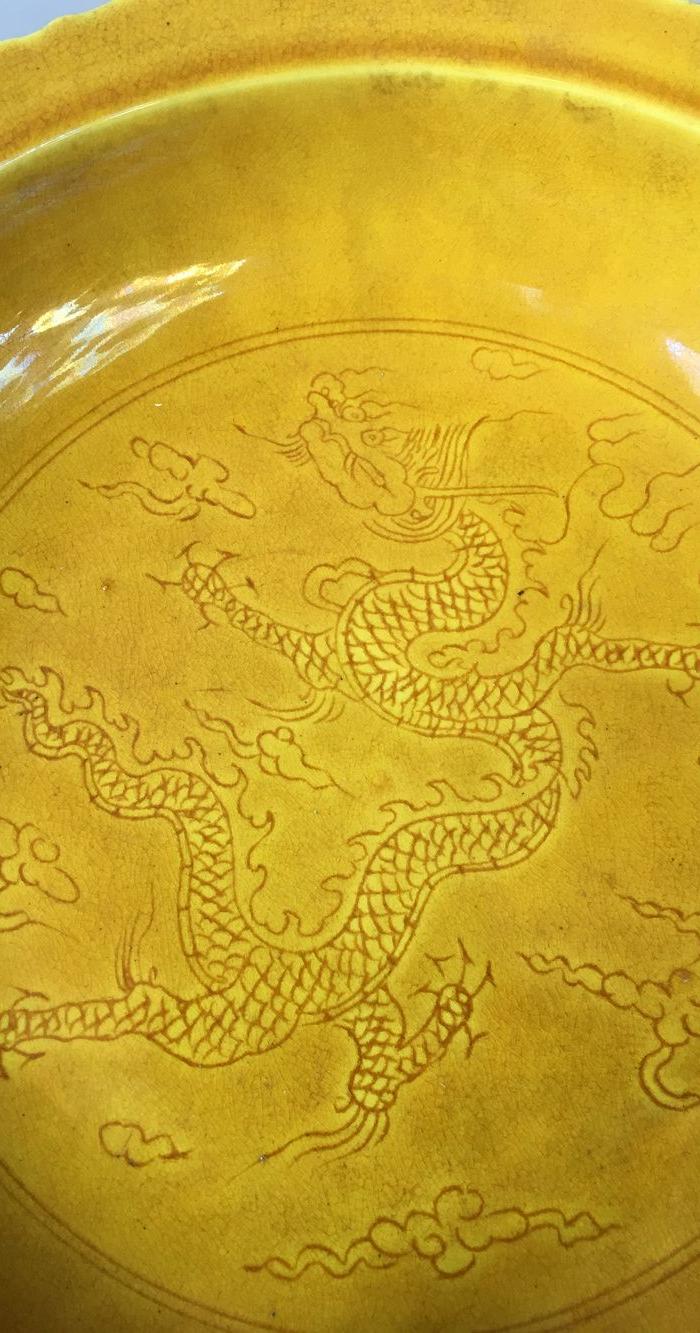 大明弘治年制黄釉龙纹花口盘一对,13517033319