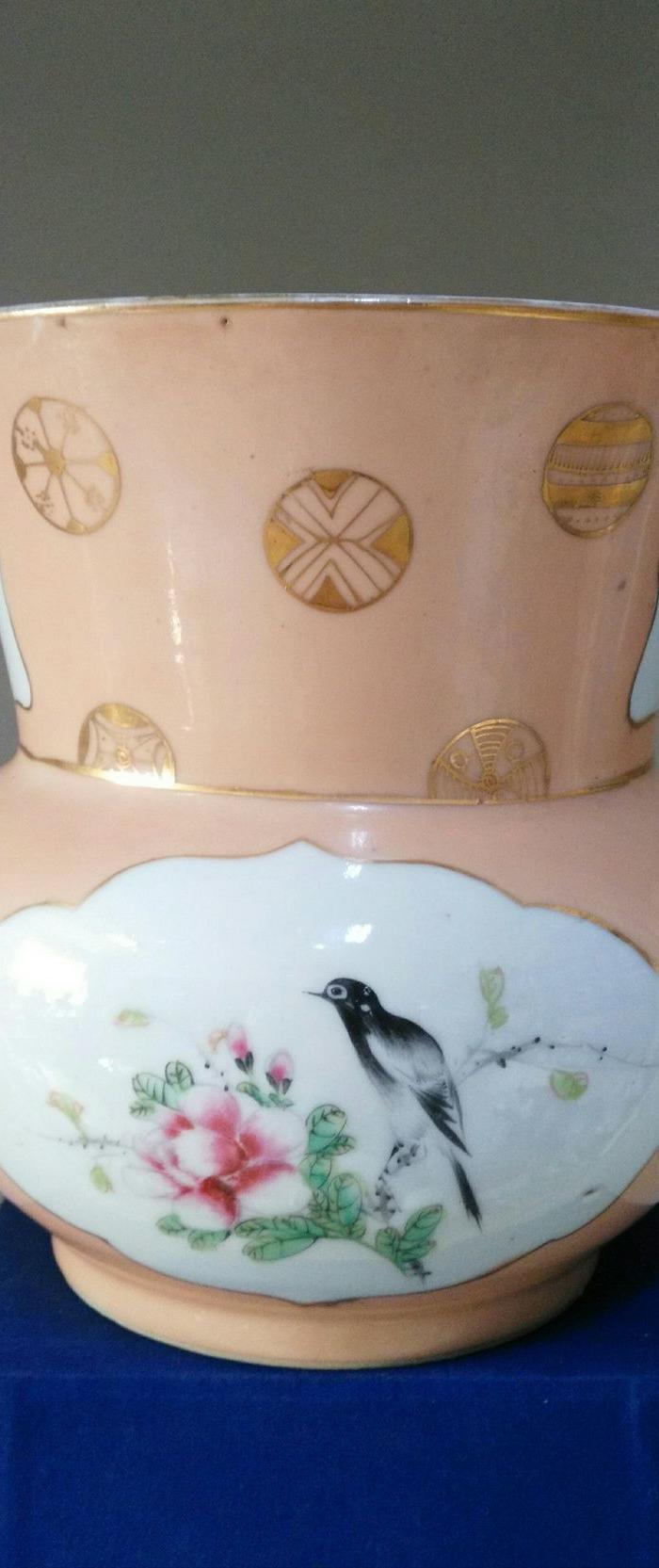 民国粉地描金开光花鸟纹大号渣斗