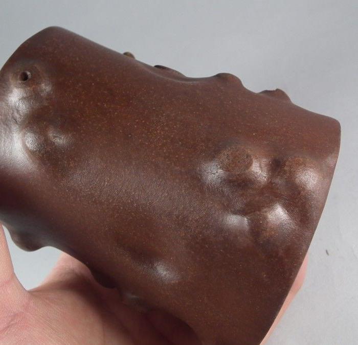 老红泥紫砂堆塑松鼠葡萄大笔筒