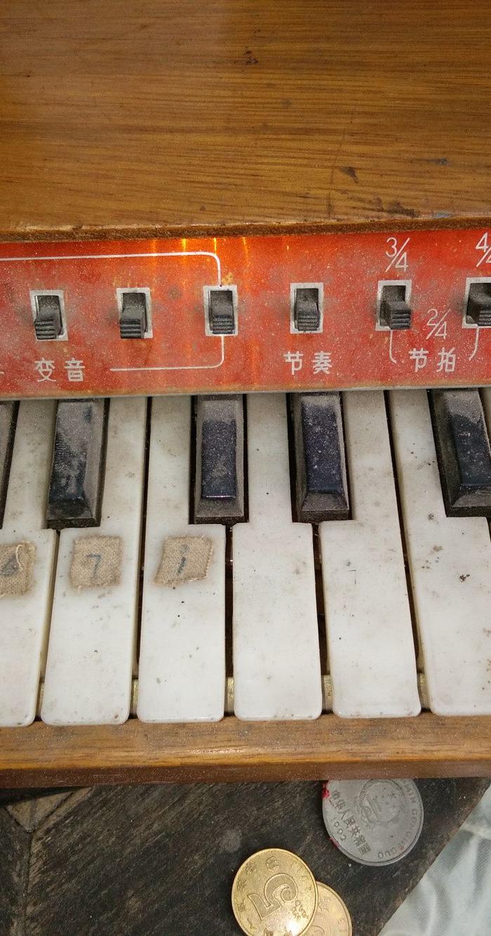 70年代木壳小电子琴