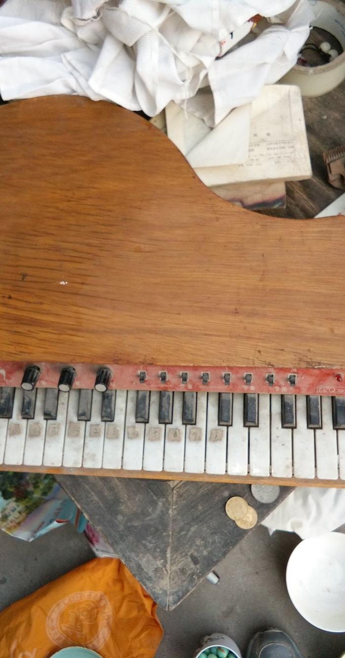70年代木壳小电子琴