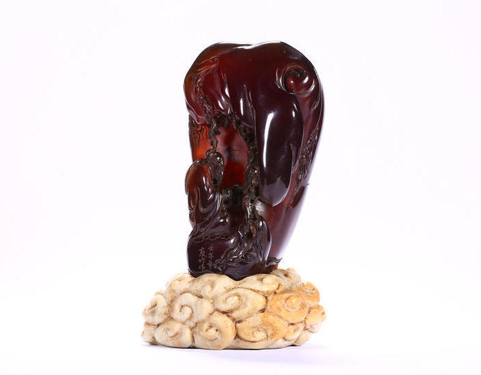 民国.名家林友竹作缅甸琥珀 松下老者 摆件