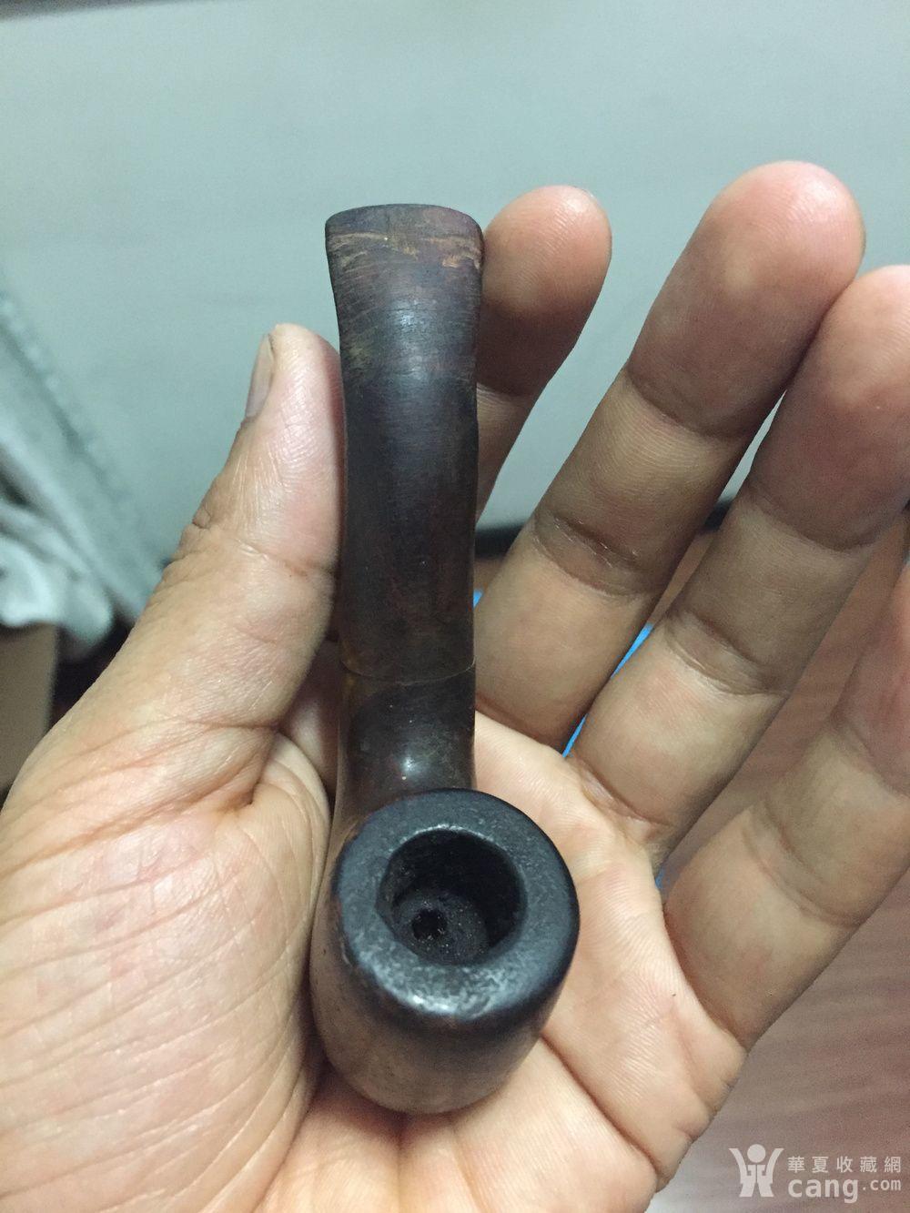 今天收的一个老黄花梨烟杆 上面有鬼脸