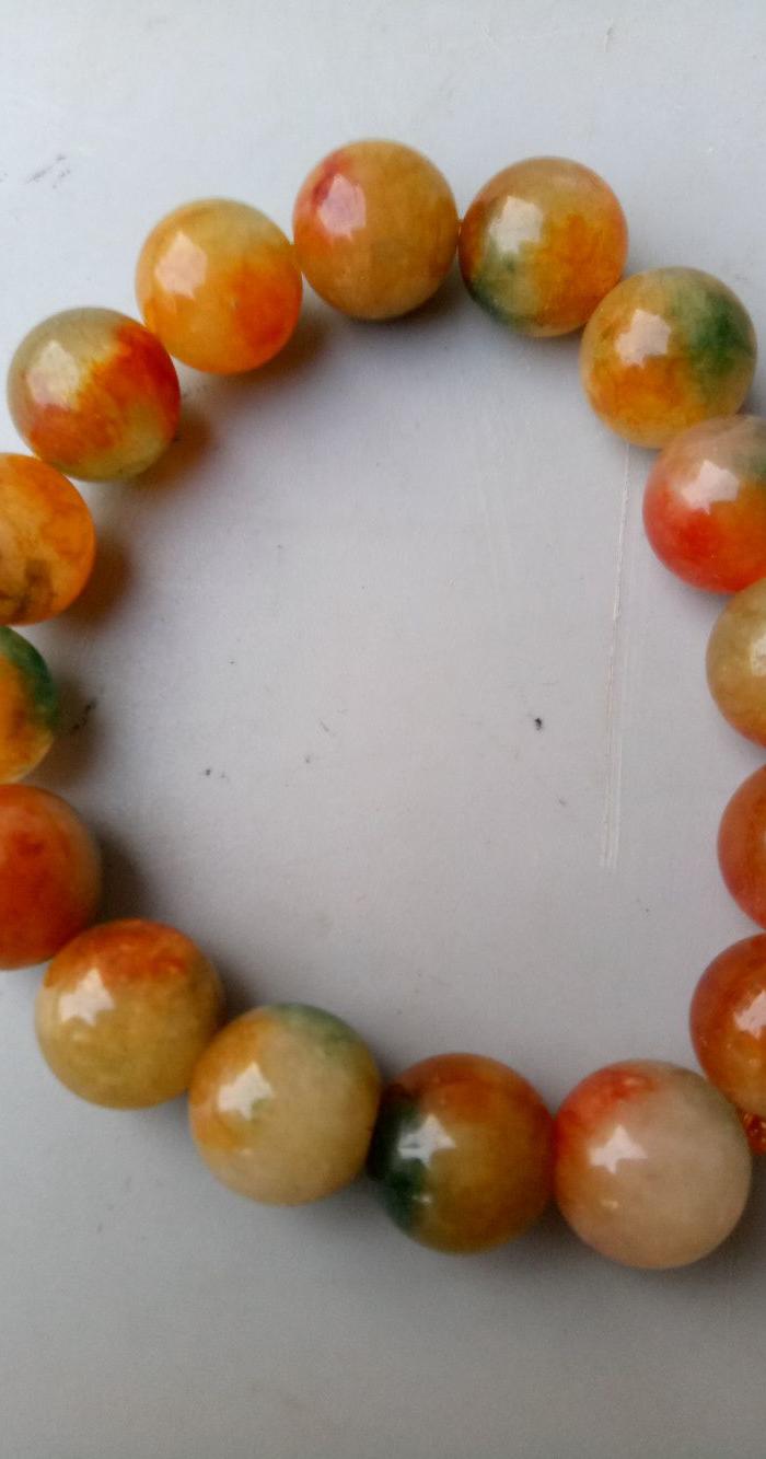 精美的彩色翡翠珠子手串16颗