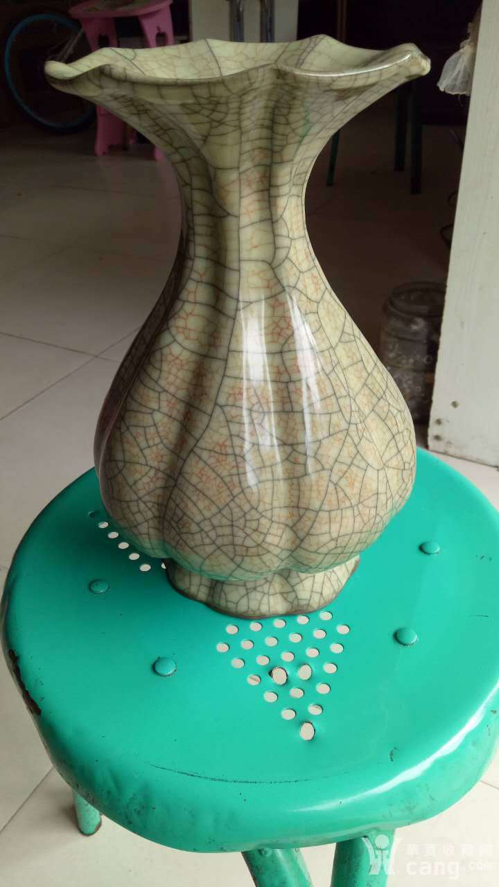 官窑瓜棱花口瓶