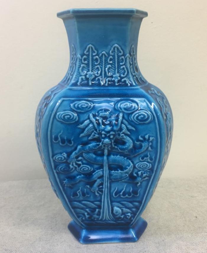 晚清民国孔雀蓝釉龙纹六棱瓶