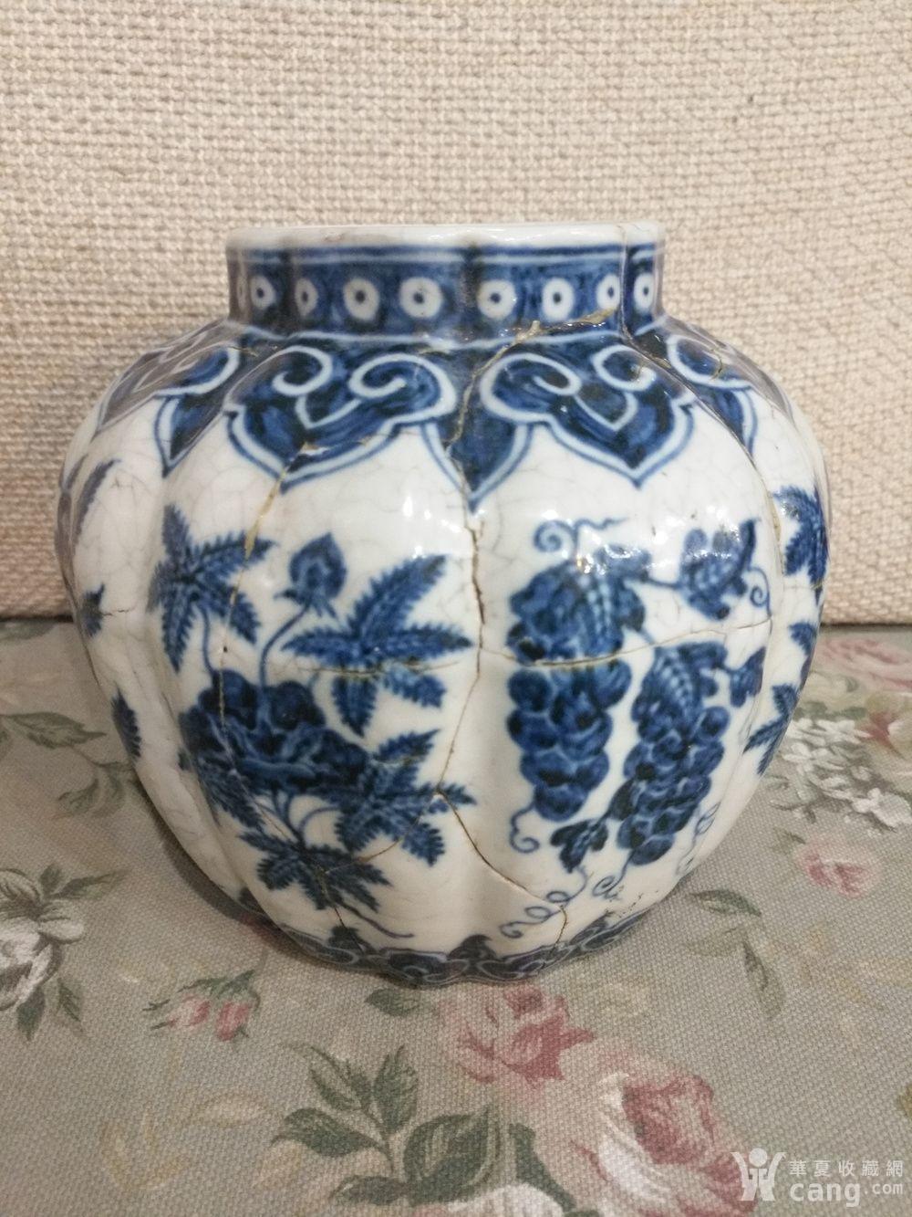 永乐三多青花瓜棱罐