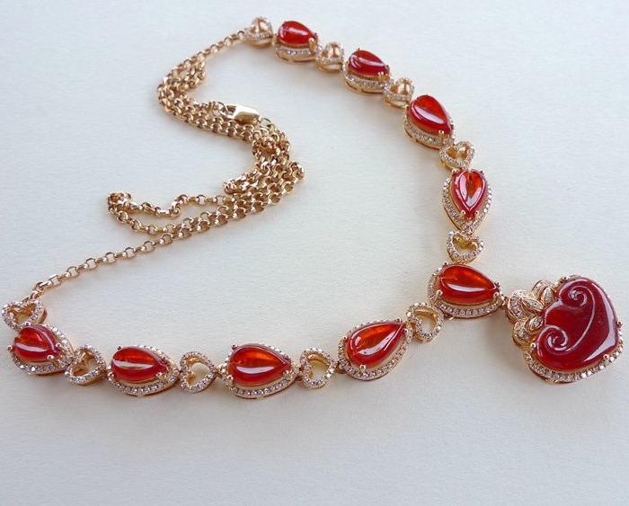 18k金豪华镶嵌冰红翡心心相印项链