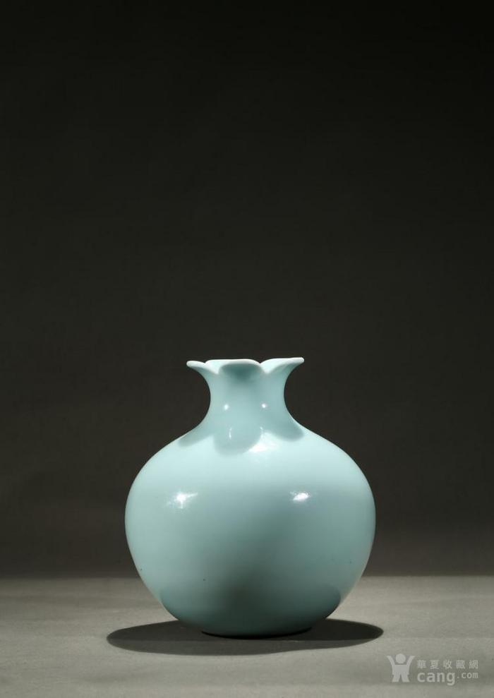 清代雍正年制单色釉花瓶