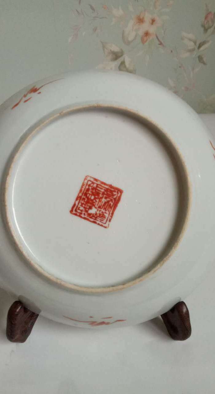 晚清名家徐永顺作细路粉彩虫草纹盘5