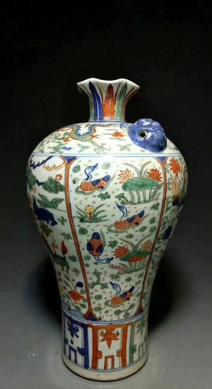 嘉靖年制五彩狮耳梅瓶