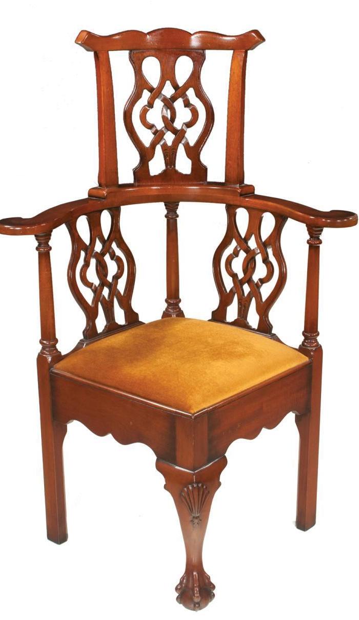 红木椅子和两层镂空雕花