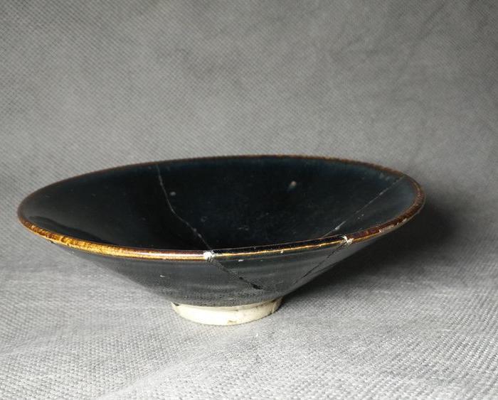 song当阳峪窑黑釉斗笠盏残器