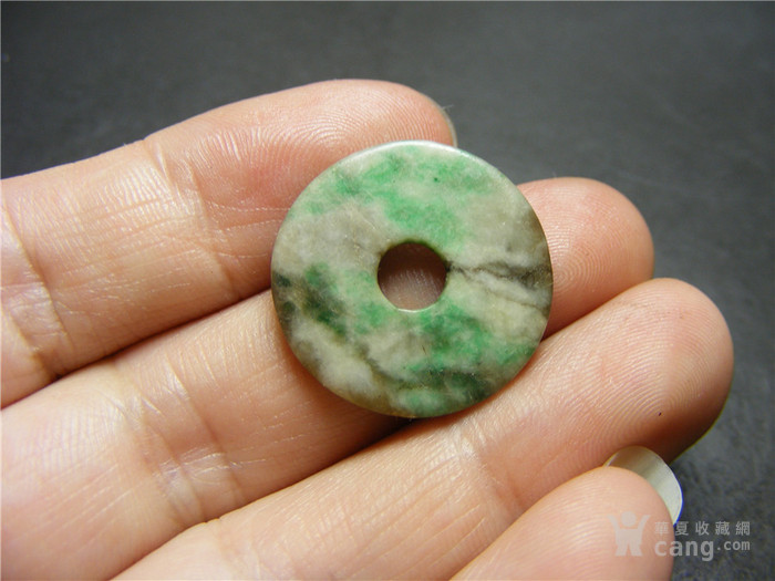老包浆十足 清代老坑飘阳绿带黑沁翡翠大圆平安扣