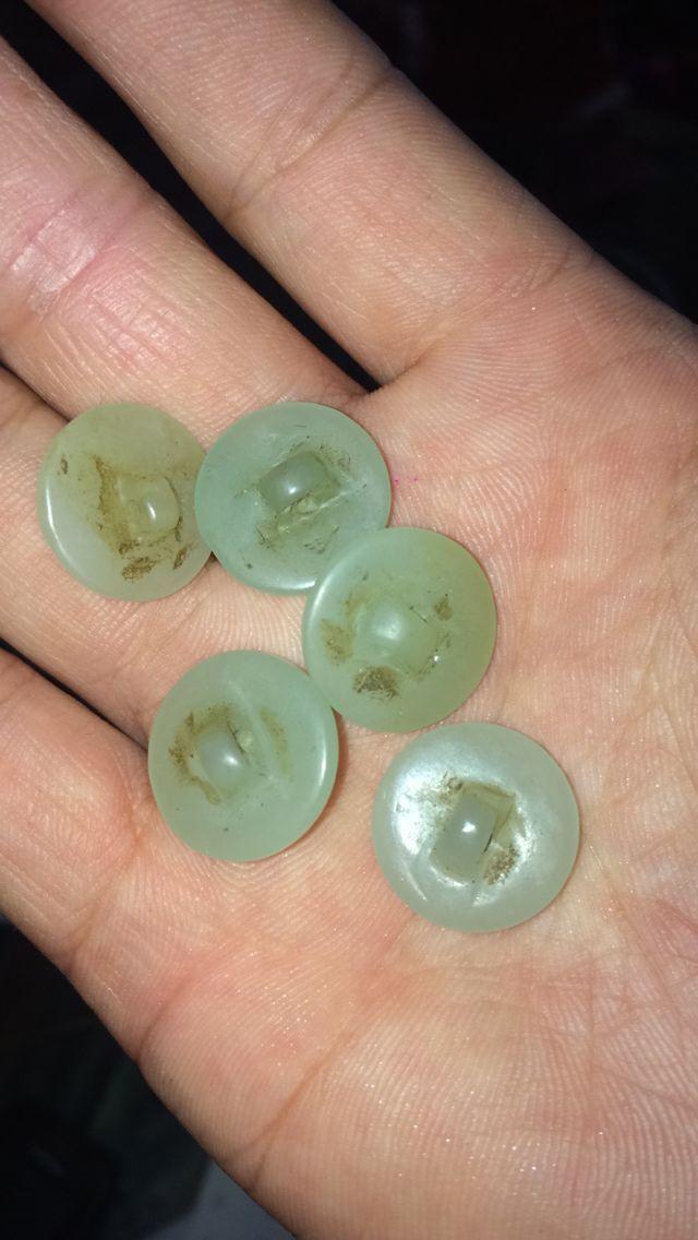 老和田玉纽扣一套