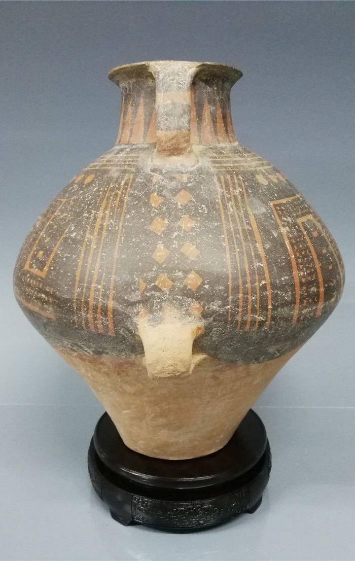 古代马家窑陶罐