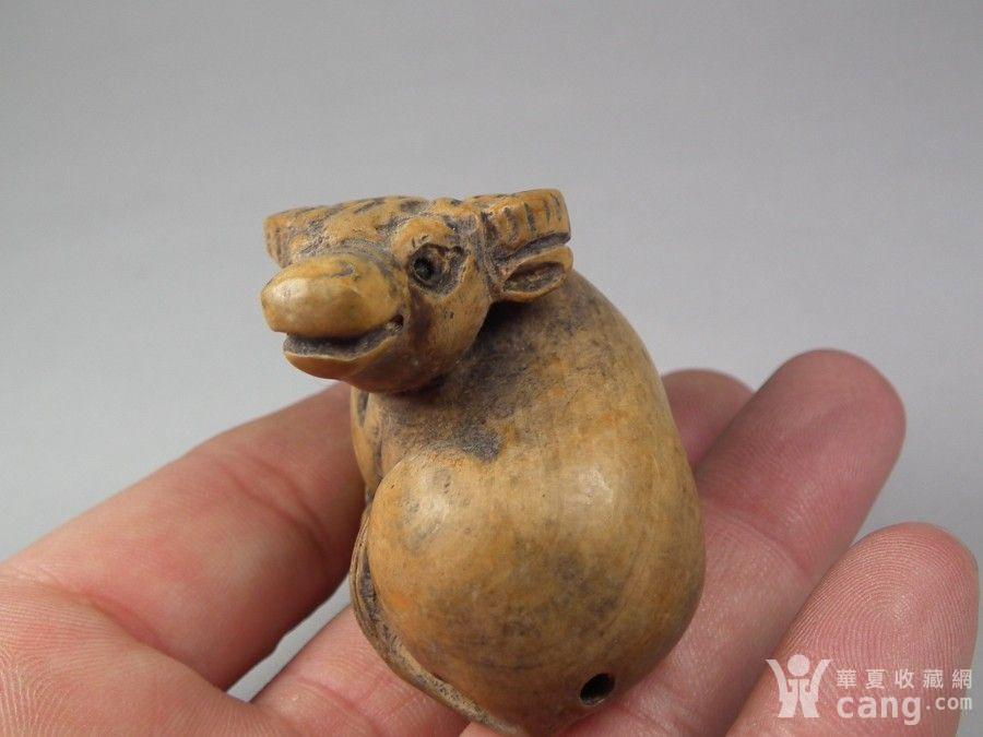 老黄杨圆雕回头卧牛摆件