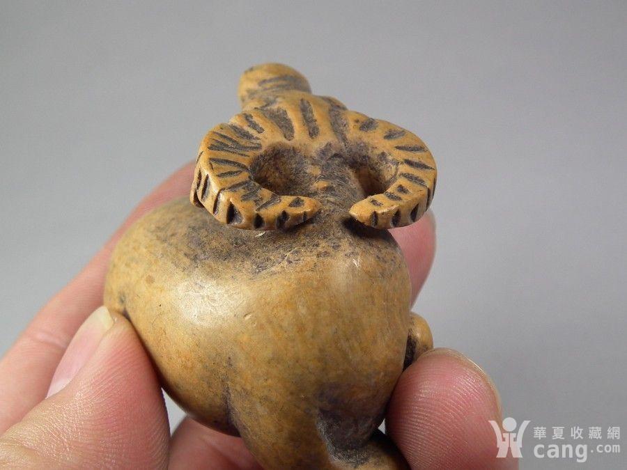 老黄杨圆雕回头卧牛摆件