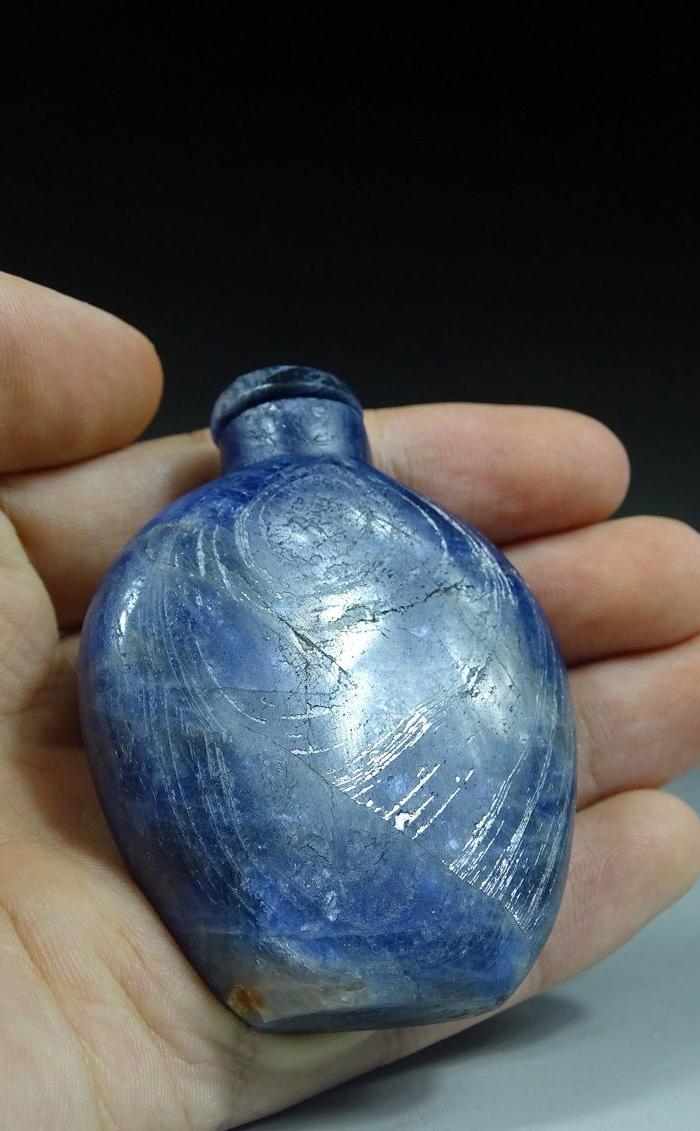 清代 蓝宝石鼻烟壶