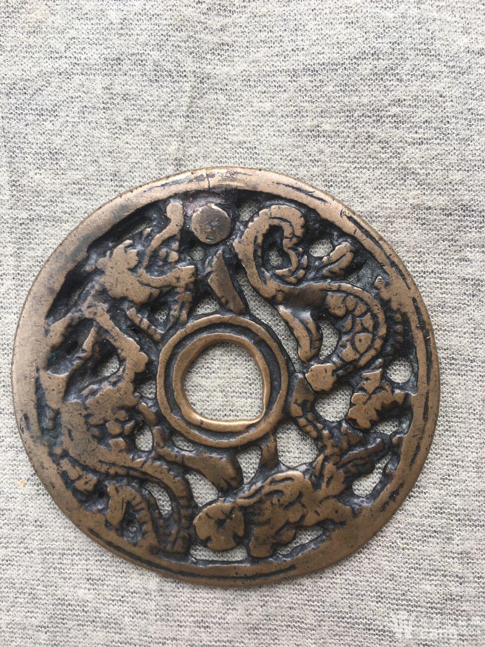 一枚品相不错古代双龙铜钱