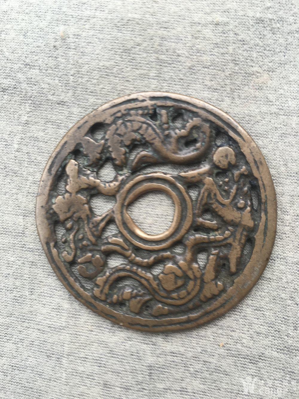 一枚品相不错古代双龙铜钱