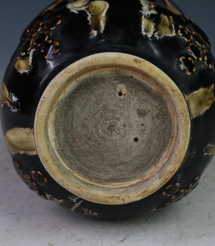 定窑酱釉点彩兽首花口渣斗