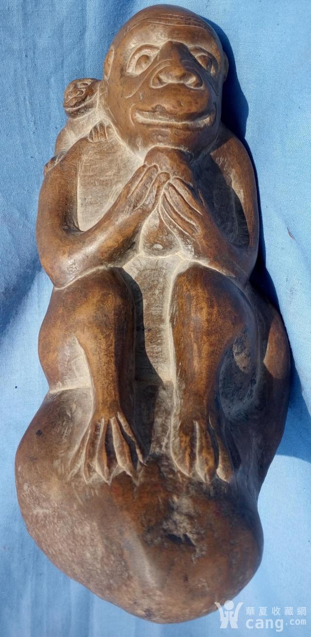 明代石雕猴子背猴寓意辈辈当官辈辈王侯高约15.5公分