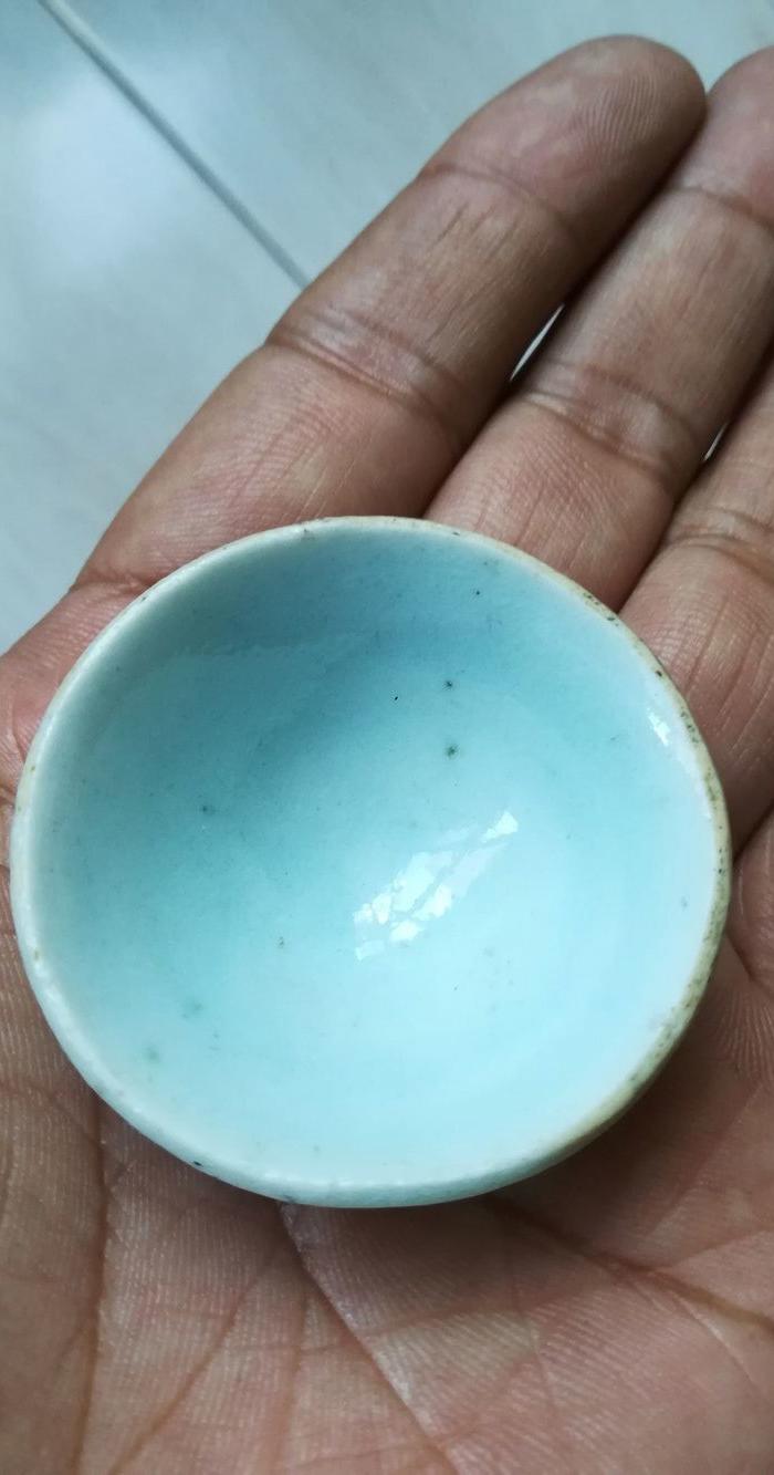 清代全品豆青釉小瓷酒杯