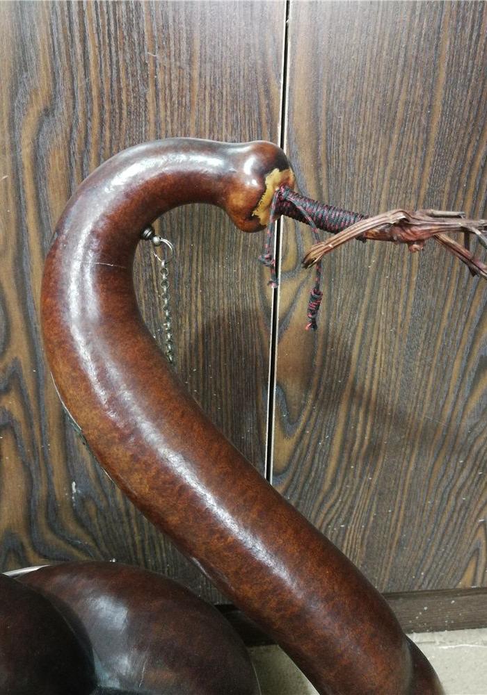 镶嵌宝石鹅型葫芦