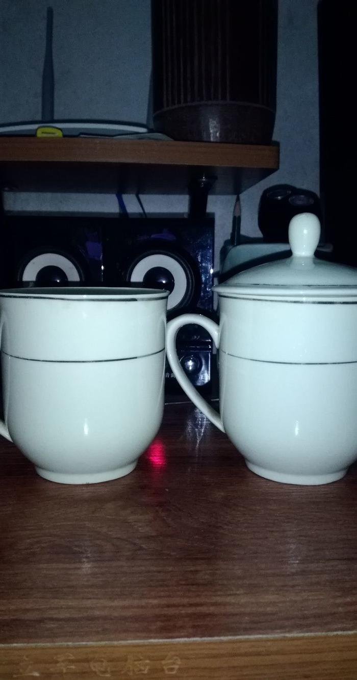 很漂亮的一对茶杯缺一个盖 应该是博山窑
