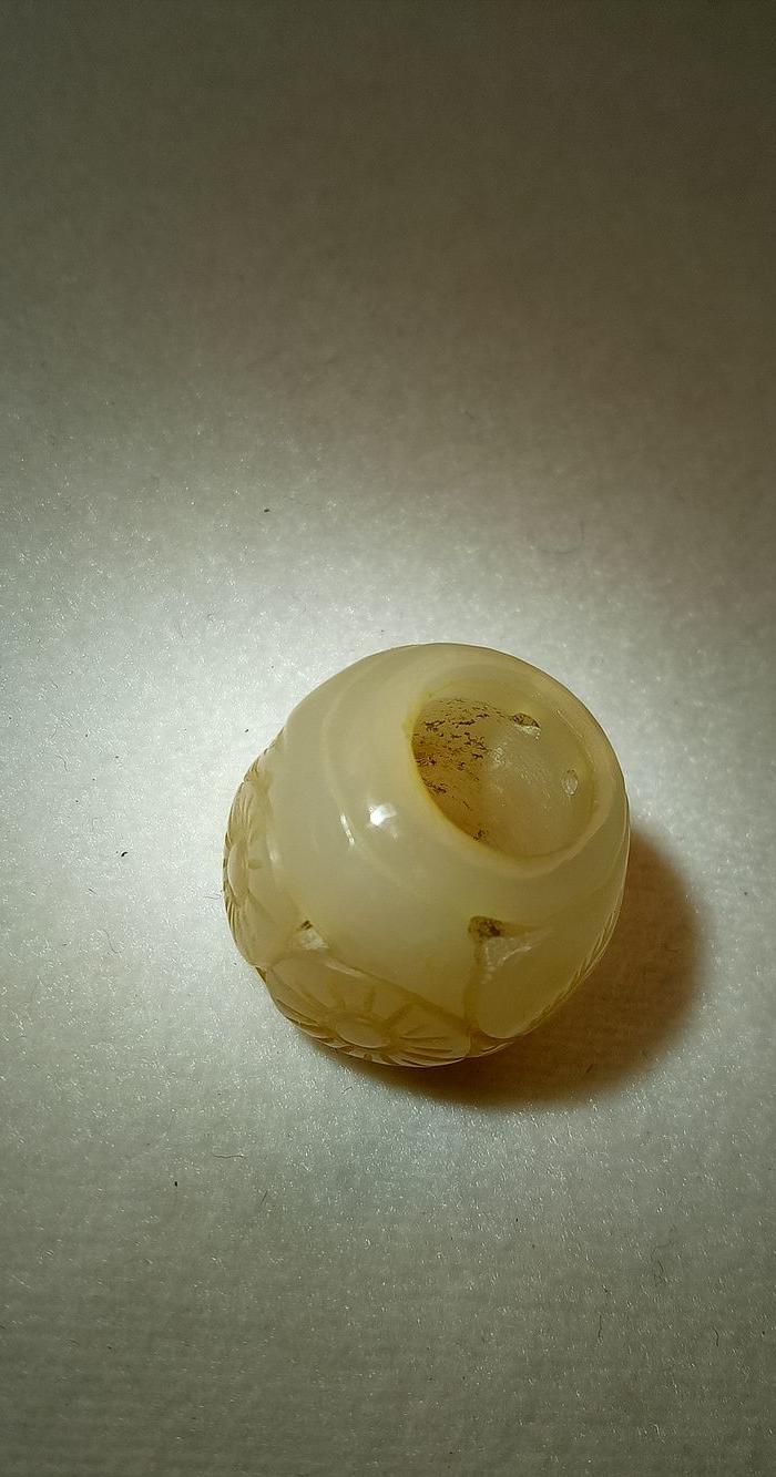 明清和田玉镂空雕玉珠