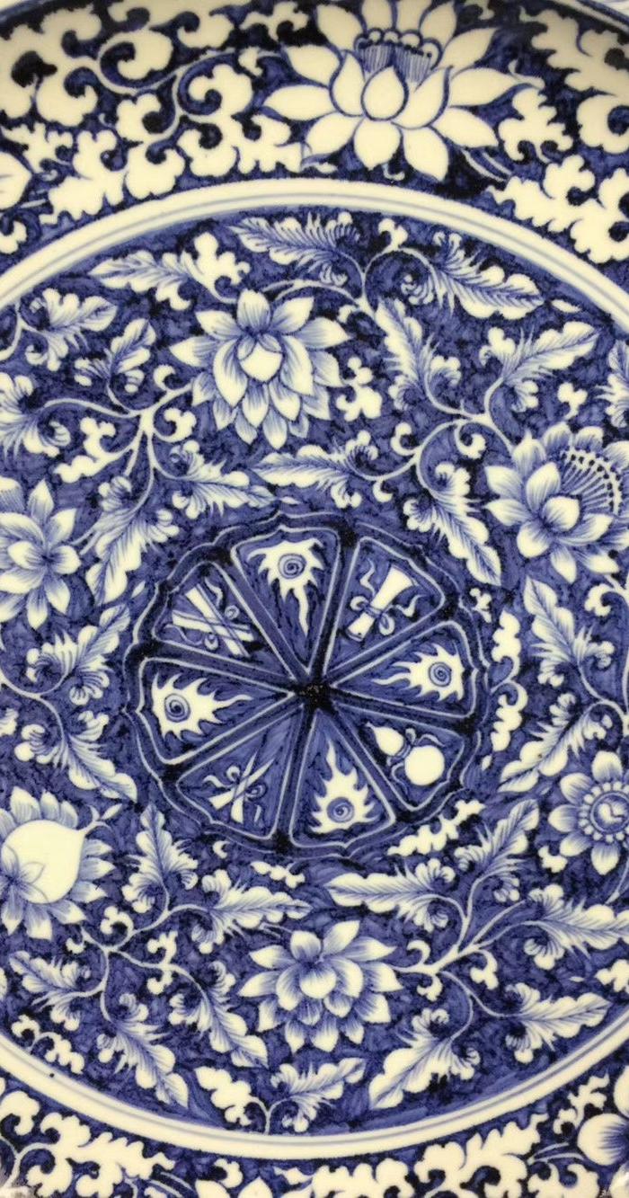 元青花蓝底白花八宝纹棱口盘