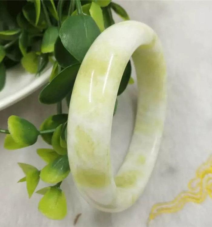 时尚精品 陕西蓝田玉手镯 精品飘姜花手镯