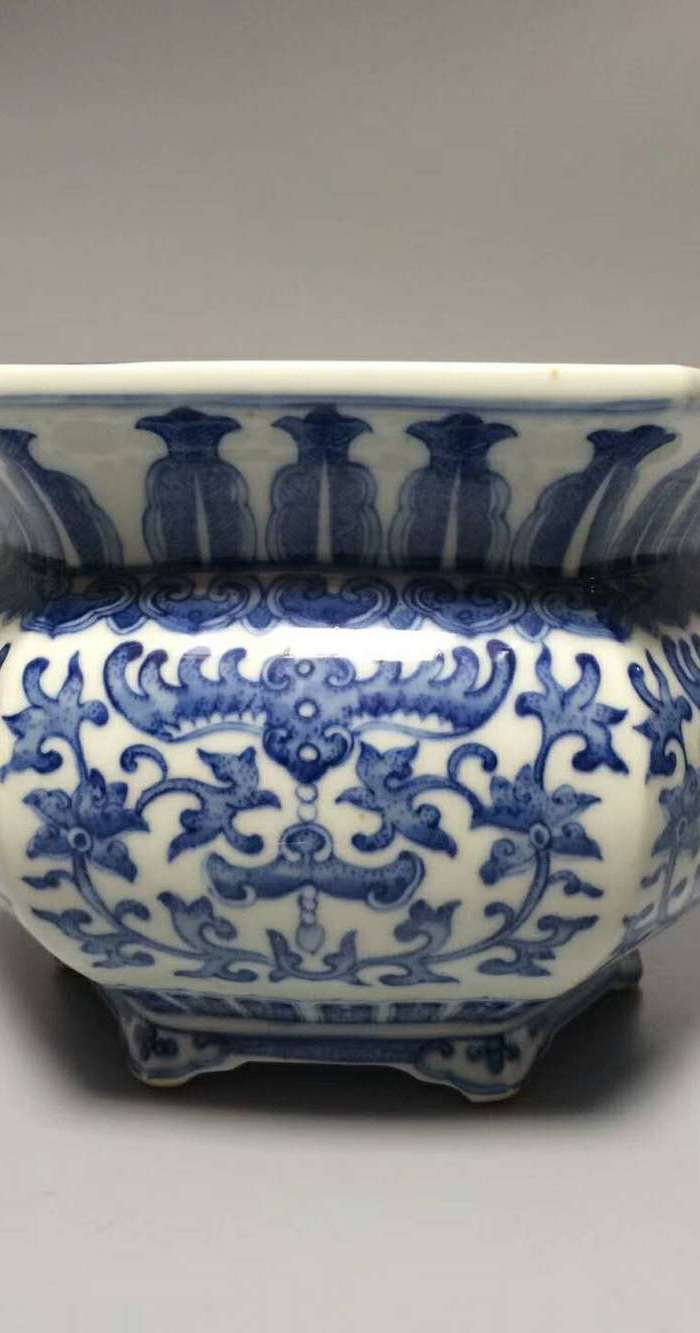 乾隆年制 青花六方香炉