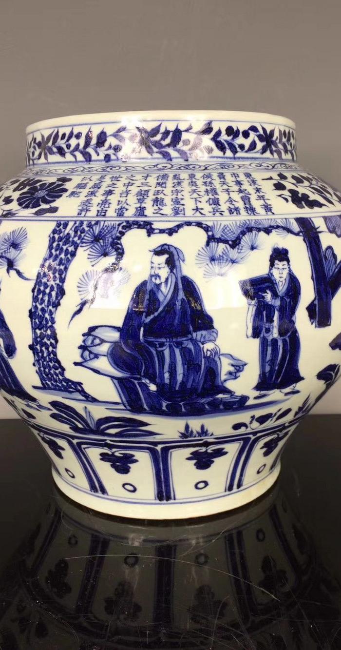 元青花三顾茅庐纹罐 高30厘米宽33厘米