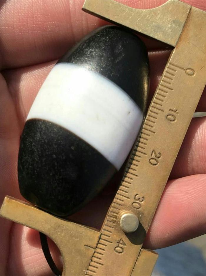 藏传老一线天珠黑白珠