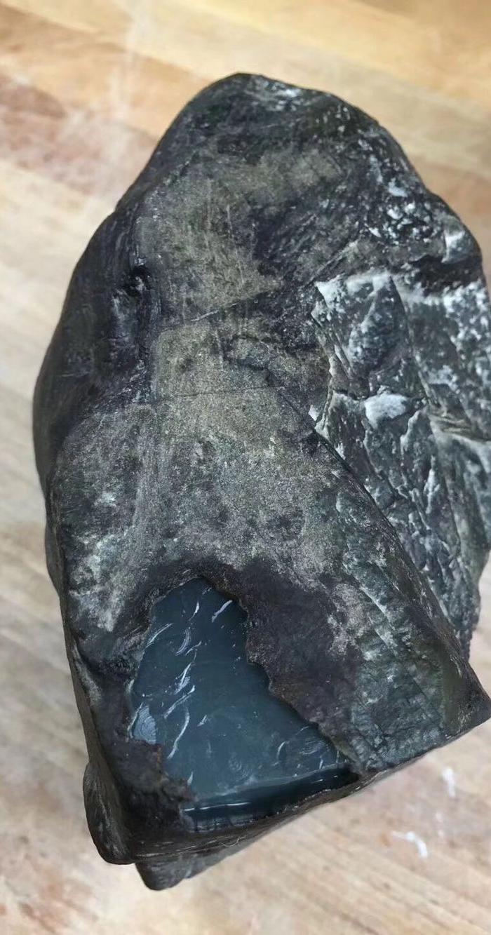 s6112 :蜡*莫湾基手镯料4.7公斤