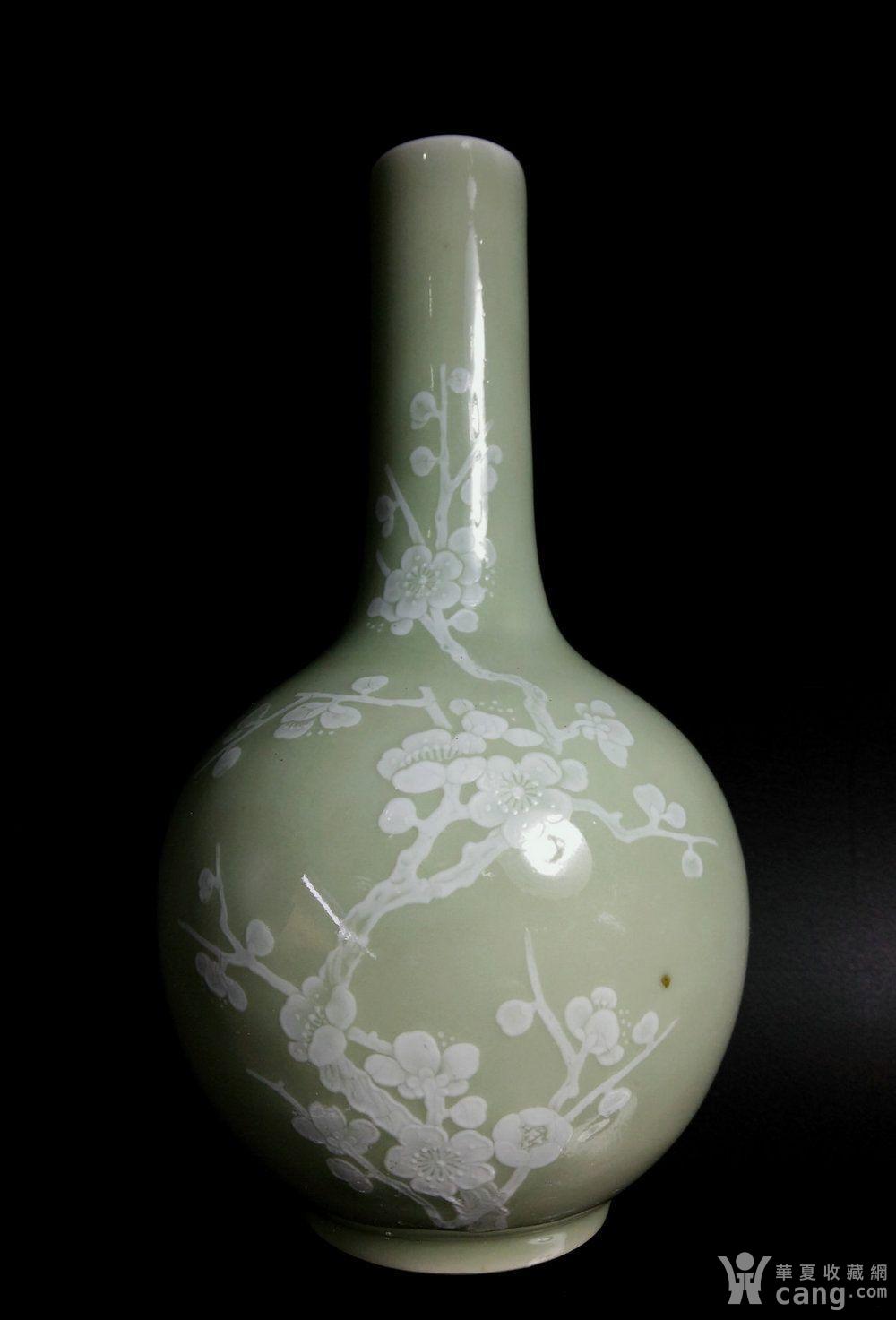 华夏古玩城 瓷器 其它 > 文革 陶研所美研社创烧的豆青釉堆白堆瓷梅花